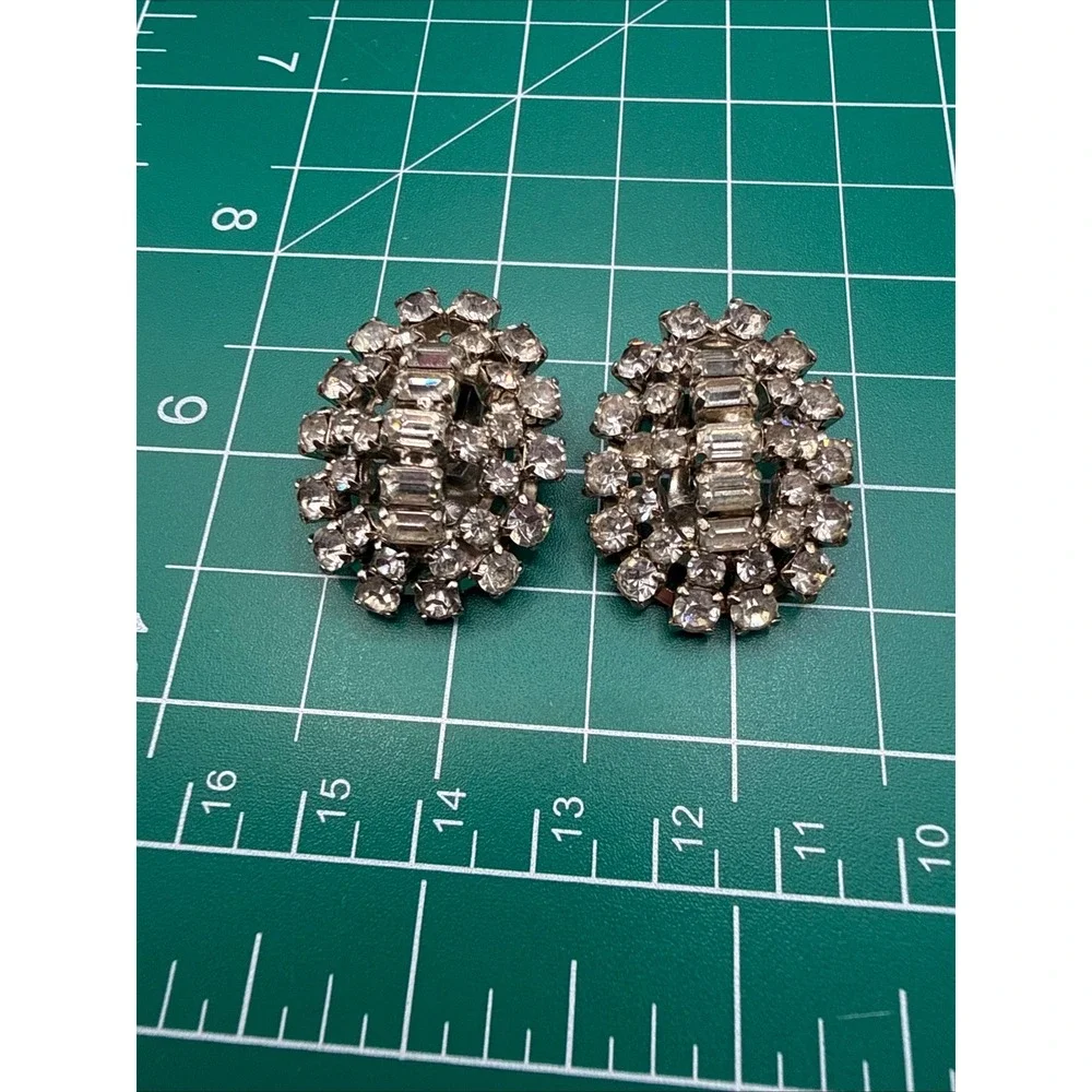 Le‎ Rel Vintage Silver Tone Clear Rhinestone Baguette Cluster Clip On Earrings